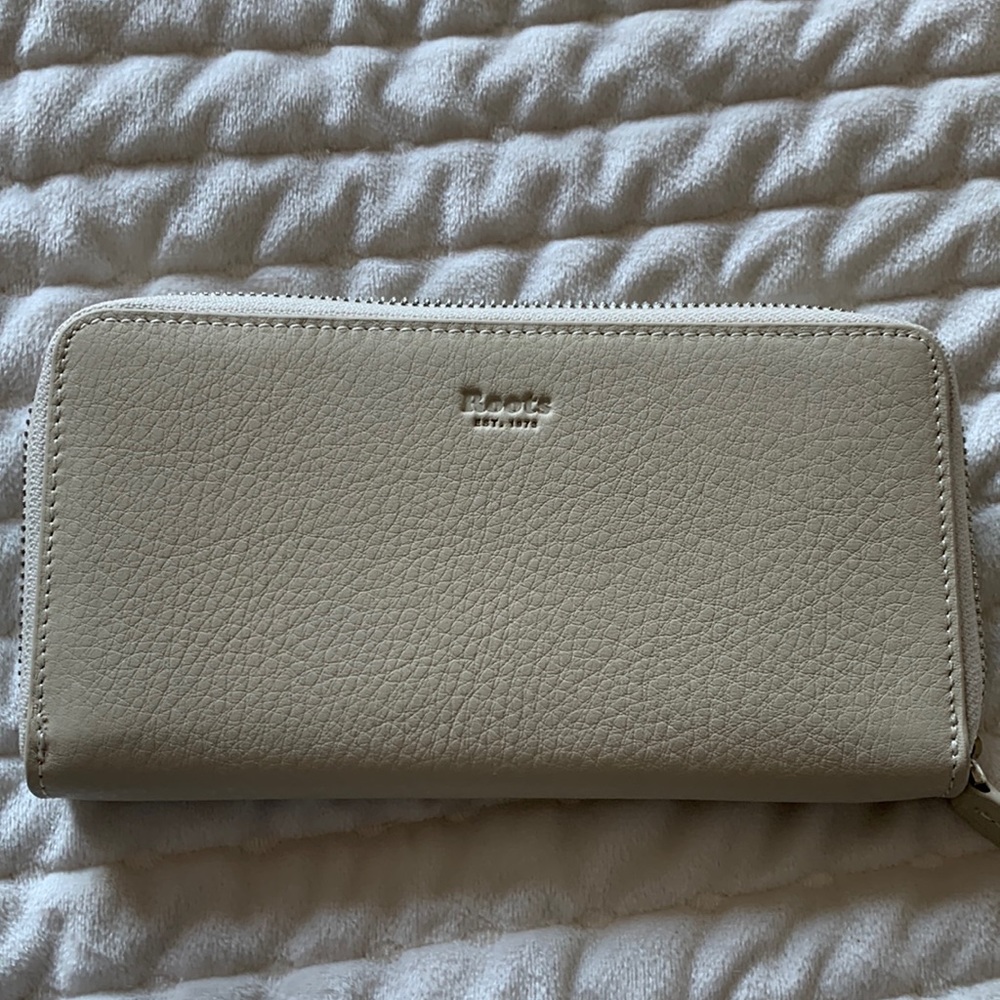 Roots, cream, colored wallet